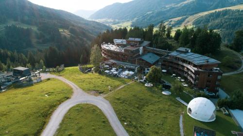 Holzhotel Forsthofalm - Hotel - Leogang