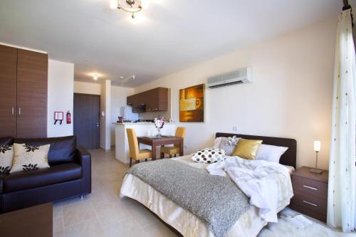 Chloraka Terrace Apartments - image 5