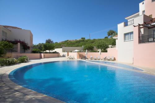 Chloraka Terrace Apartments - image 4