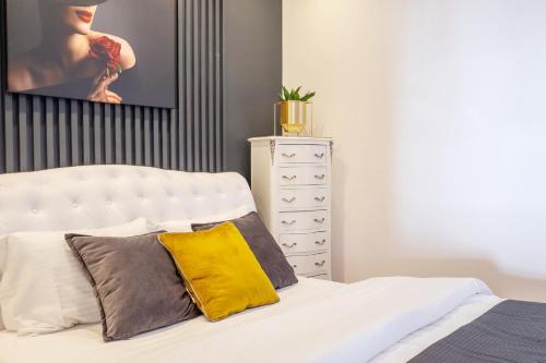EcoStay - Infinity business class 2BDR apartment by the sea in Alimos#