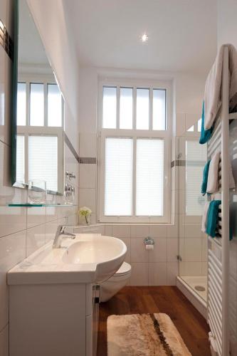 One-Bedroom Apartment image 6