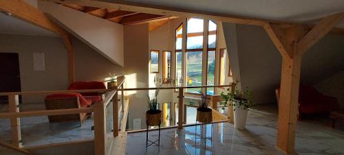 Fuajee, Dom z Bali in Milkow