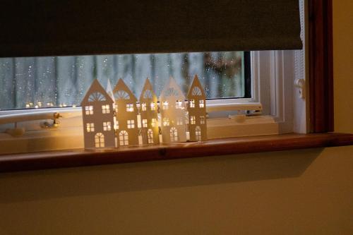 Saving Grace - image 7