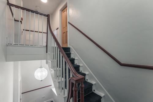 Clarence Street Town House near Pusat Warisan Terowong Williamson