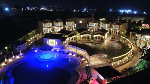Плувен басейн, Shubhim Hotel & Resort MIDWAY TREAT MPT FRANCHISE in Dholpur