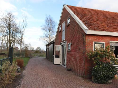  Welcoming holiday home in Donkerbroek with parking, Pension in Donkerbroek
