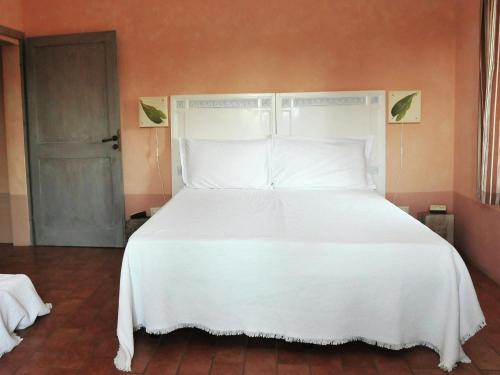  Apartment near Lake Trasimeno with Pool in Castiglione del Lago