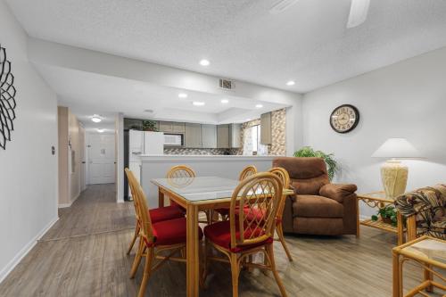 Ocean Villas 107, 3 Bedrooms, Pool Views, Wi-Fi, HDTV, Sleeps 8 in St. Augustine, USA