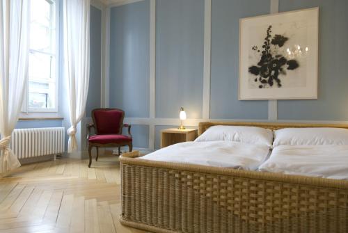 1 queen bed, 2 twin beds