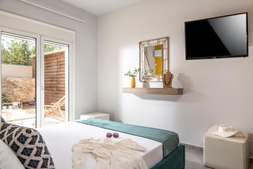 Alba Bianca Villa, Family Retreat with Heated Pool By ThinkVilla