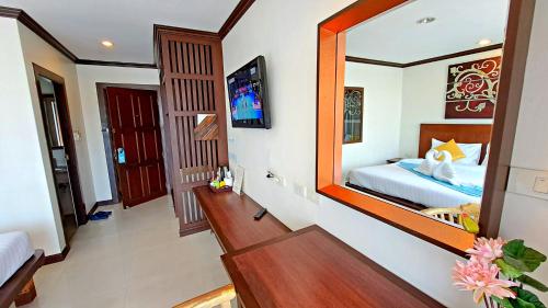 Standard Double Room image 6