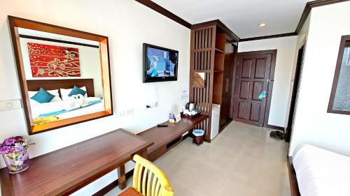 Standard Double Room image 5