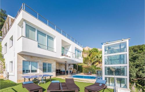  Nice Home In St, Cebri De Vallalta With Jacuzzi, Outdoor Swimming Pool And Wifi in 08396 Sant Cebrià de Vallalta
