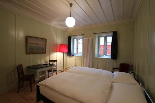 2 twin beds