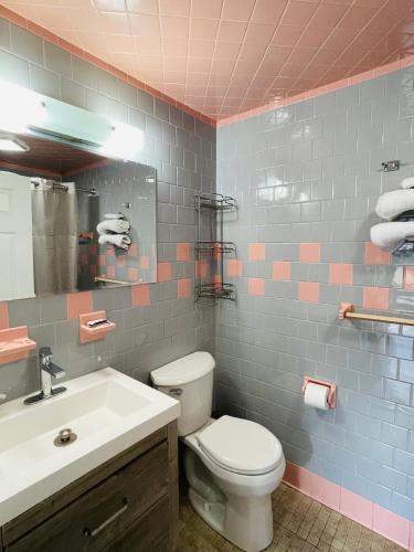 ห้องน้ำ, Avalon Motel in ซอกัส (MA)