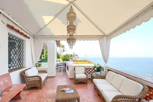 Estate4home - Villa Bouganville