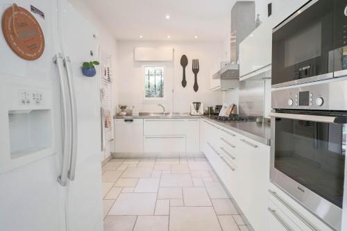 Kitchen, VILLA DES COLLINES - Absolute calm at 10' from the center in Trois Moulins