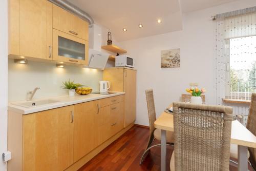 Quiet Bemowo House with Garden by Noclegi Renters, Warschau (Foto 7)