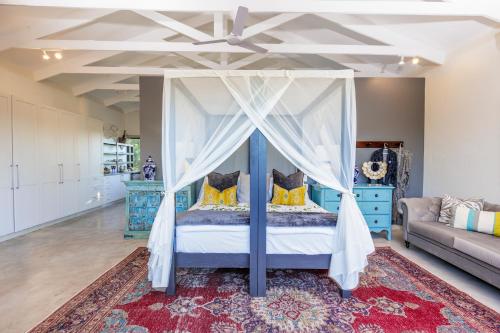 441379659 Safari Moon Luxury Bush Lodge