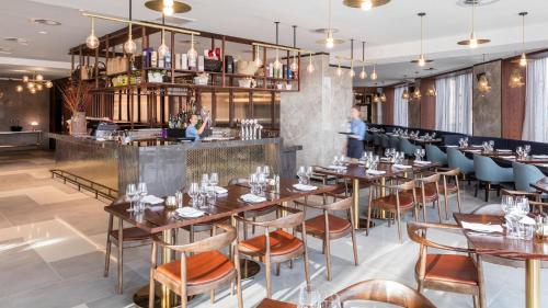 Restaurant, Crowne Plaza Christchurch By IHG in Christchurch Central City