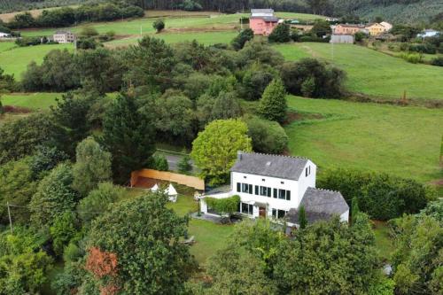 VILLA junto a la Ría del Eo, en CASTROPOL Asturias
