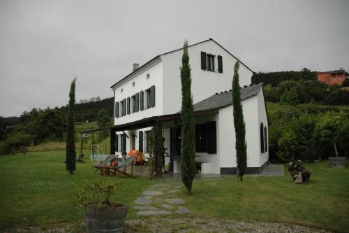 VILLA junto a la Ría del Eo, en CASTROPOL Asturias