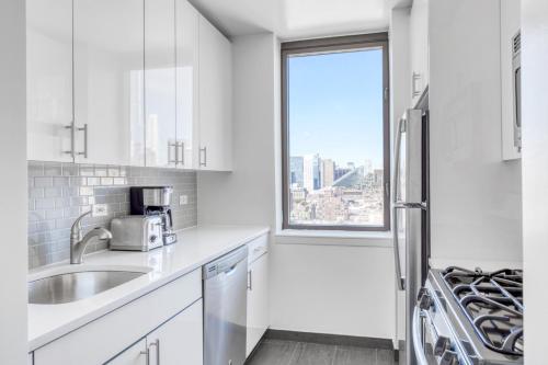 Midtown W 2BR w Gym WD nr Times Sq NYC-898, New York (photo 6)