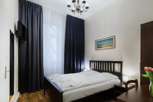 Double or Twin Room image 10