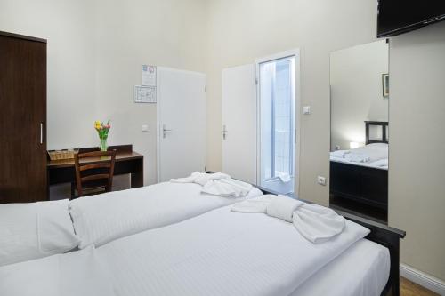 Hotel BELLEVUE am Kurfürstendamm - image 2