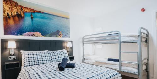 Snoozles Tourist Hostel - image 6