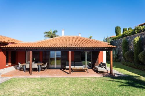  Prime Sea and Mountain views Home with pool, Pension in El Pris