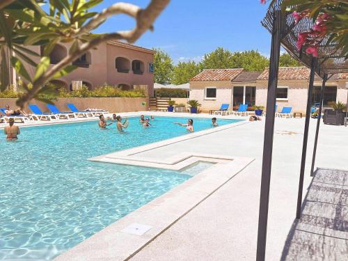 Apartment with Pool View