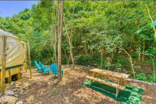 The Pisces-a stargazing, luxury glamping tent in Rogersville (AL)