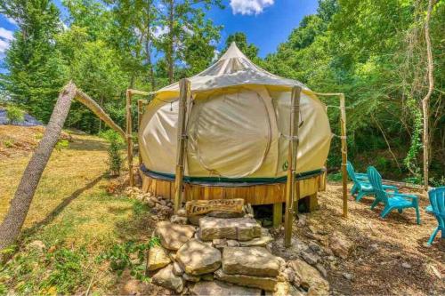 The Pisces-a stargazing, luxury glamping tent in Rogersville (AL)