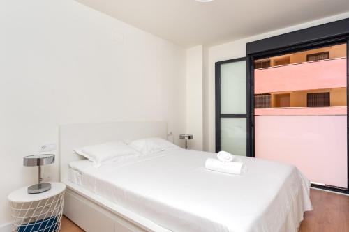 One-Bedroom Apartment image 9
