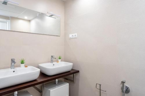 One-Bedroom Apartment image 7