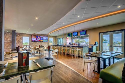 Stylish Home with Media Room & Pool Table near Disney - 7601M - image 10