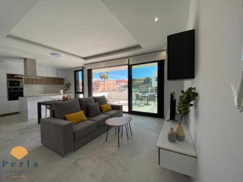 Beautiful new south facing bungalow with large terrace - image 3