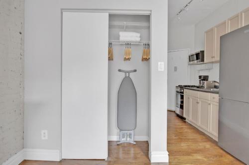 Beautiful W Village 1BR nr 1 train NYC-888 in New York, USA