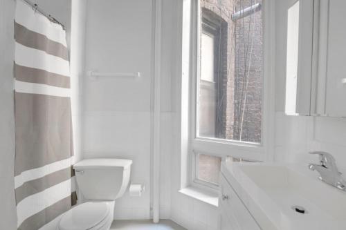 Beautiful W Village 1BR nr 1 train NYC-888, New York (Foto 10)