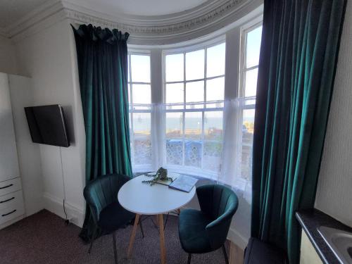 Picture of Seaview Ground Floor Flat Fast Wifi & Free Parking