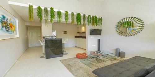 AKAB Modern & Tropical Apartment