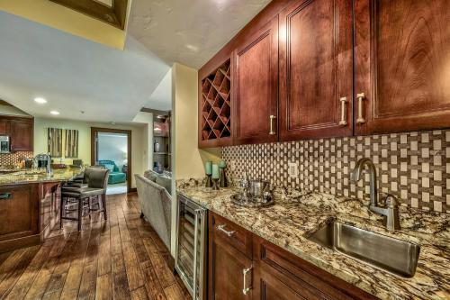 Mid-Mountain Luxury At Northstar Condo