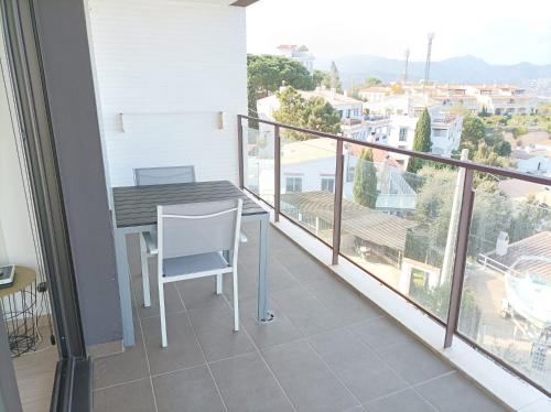 Apartamento con vistas al mar y piscina