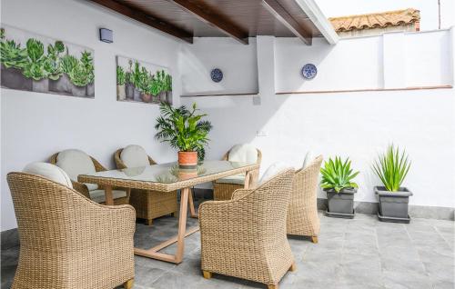 4 Bedroom Awesome Home In Almodvar Del Ro