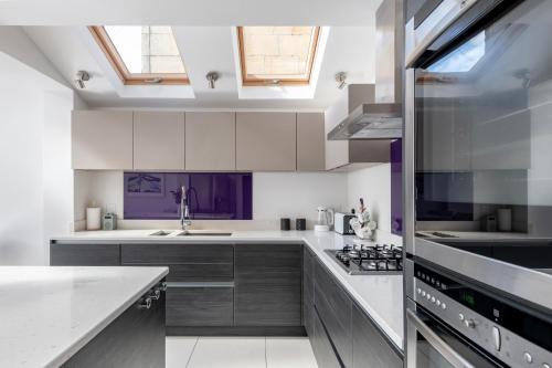 Fabulous House - Only 10 minutes walk to Roman Baths, Бат (фото 9)