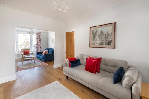 Fabulous House - Only 10 minutes walk to Roman Baths, Бат (фото 8)