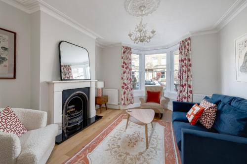 Fabulous House - Only 10 minutes walk to Roman Baths, Бат (фото 2)