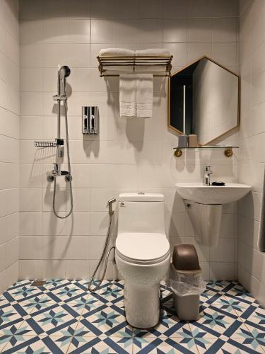 room detail thumbnail 2