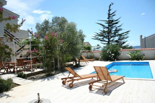 Three-Bedroom Apartment with Pool and Garden